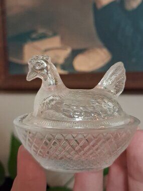 Clear hen on nest salt cellar